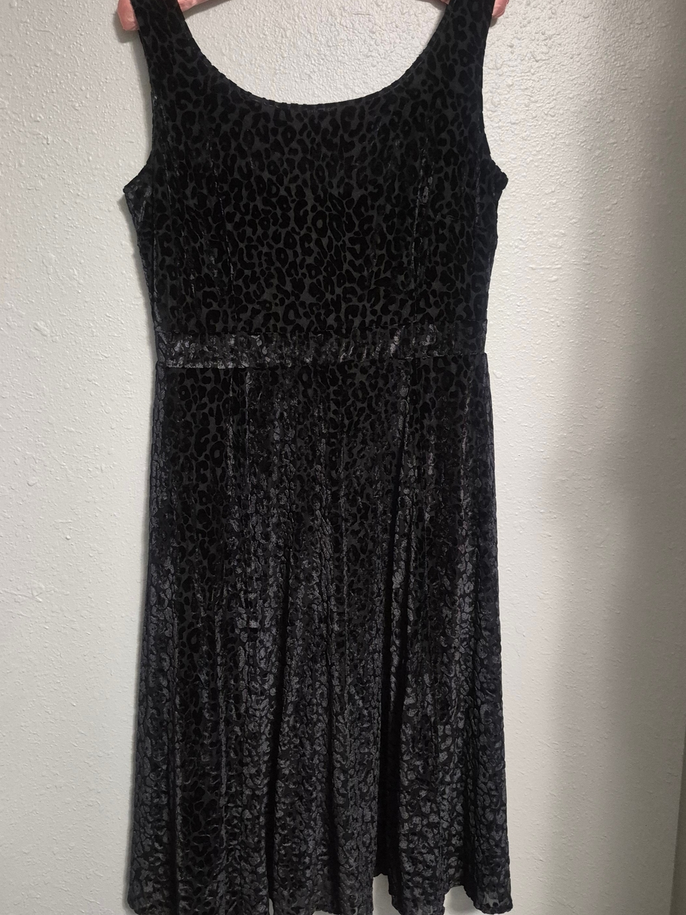 Orchid Bloom Leopard Print Velvet Black Dress With Pockets